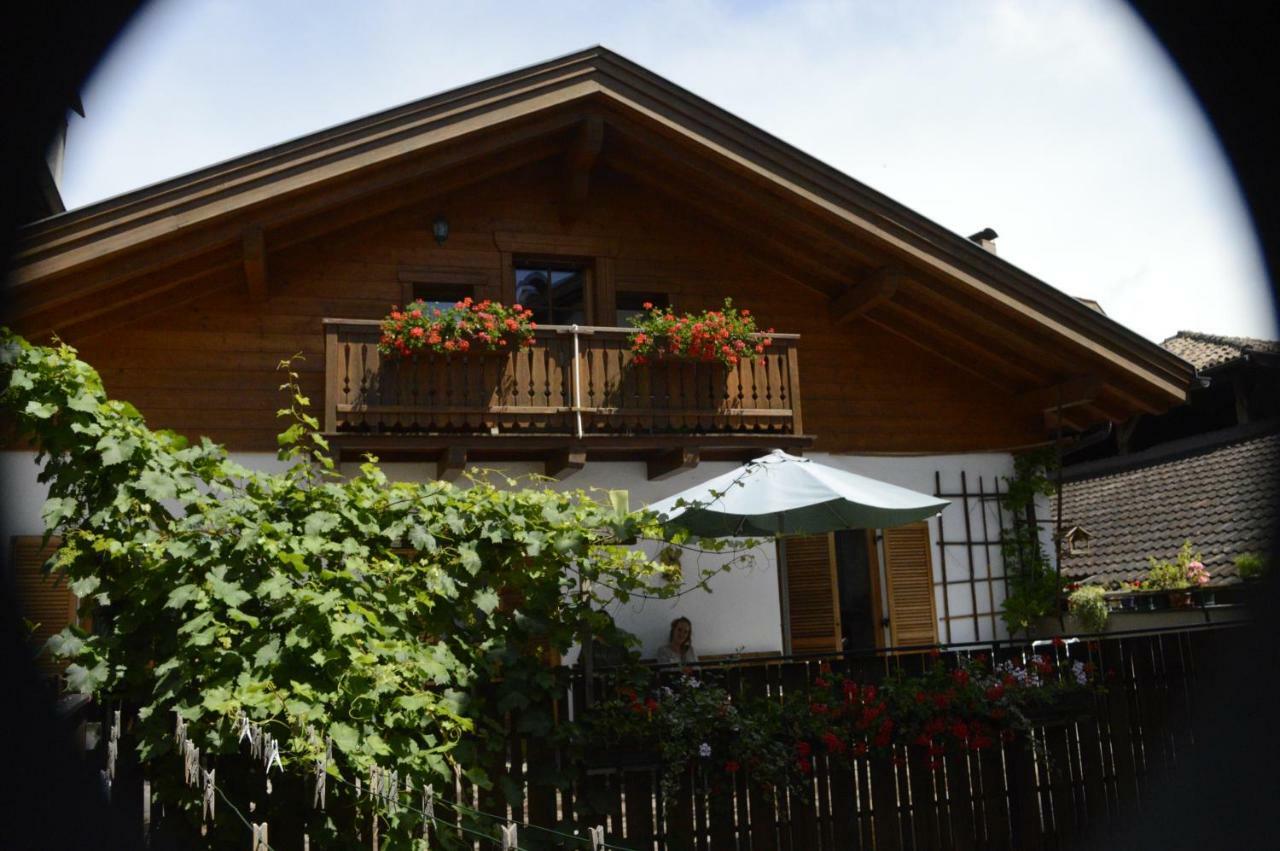 Hof Am Brunnen Apartment Cornaiano Bagian luar foto